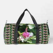 ピンク出血ハート花鏡 パーソナライズされた ダッフルバッグ (裏面)