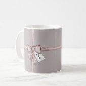 ピンク包まれたの弓で コーヒーマグカップ (正面左)