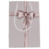 ピンク包まれたの弓で ミディアムペーパーバッグ (正面)