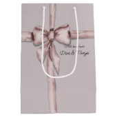 ピンク包まれたの弓で ミディアムペーパーバッグ (裏面)