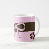 ピンク及びブラウンの弓及び花のマグ コーヒーマグカップ (正面右)