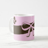 ピンク及びブラウンの弓及び花のマグ コーヒーマグカップ (正面左)