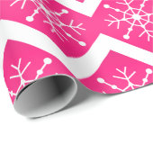ピンク及びホワイトクリスマスの雪片のシェブロンパターン ラッピングペーパー (ロールコーナー)