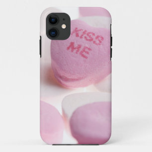 ピンク及び白いキャンデーのハートは私にハートのテンプレート接吻しま iPhone 11 ケース