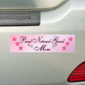 ピンク及び誇り高い国家警備隊のお母さんのバンパーステッカー バンパーステッカー (車上)