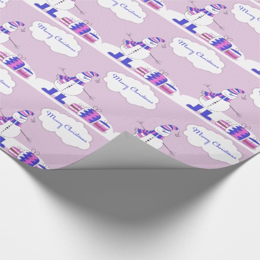 ピンク及び青いメリークリスマスの雪だるまはとの縞で飾ります ラッピングペーパー (角)