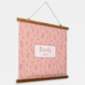 ピンク名前をカスタムするデコール小さな女の子ルーム 吊り下げ型タペストリー (傾斜あり)