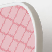 ピンク名門私立校風のとグリーンのモノグラム四分葉箔 ピックルボールラケット (左詳細)