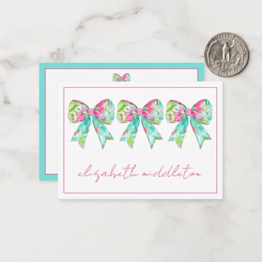 ピンク名門私立校風のとグリーンの弓パーソナライズされた ノートカード (正面/裏面インサイチュ)