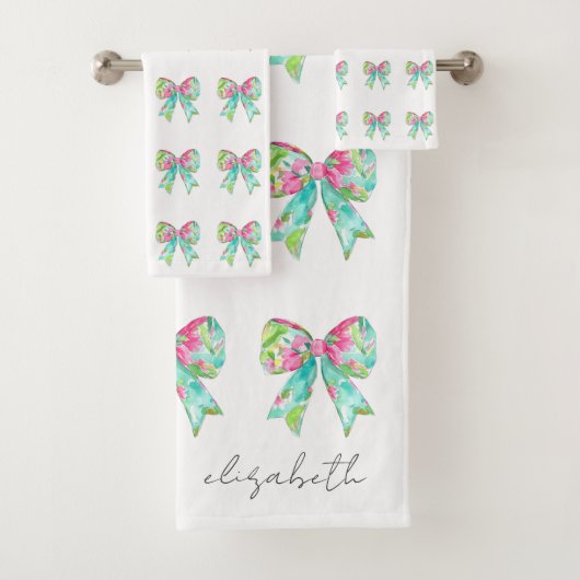ピンク名門私立校風のとグリーンの弓パーソナライズされた バスタオルセット (インサイチュ)