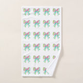 ピンク名門私立校風のとグリーンの弓パーソナライズされた バスタオルセット (ハンドタオル)