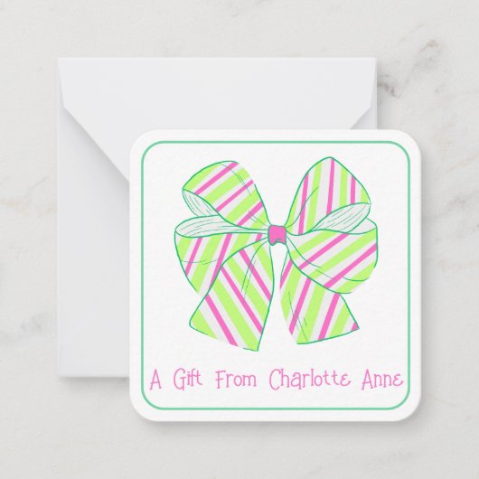 ピンク名門私立校風のとグリーンストライプの弓パーソナライズされた ノートカード (正面)