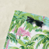 ピンク名門私立校風のと緑の熱帯性ヤシの木モノグラム ビーチタオル (インサイチュ)