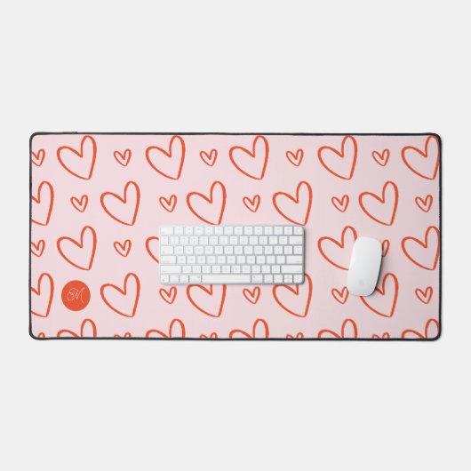 ピンク名門私立校風のと赤のハートとモノグラムイニシャル デスクマット (キーボード&マウス)