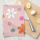 ピンク名門私立校風のの花カラフルハートY2Kパターン キッチンタオル (四つ折り)