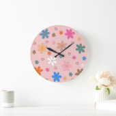 ピンク名門私立校風のの花カラフルハートY2Kパターン ラージ壁時計 (ホーム)