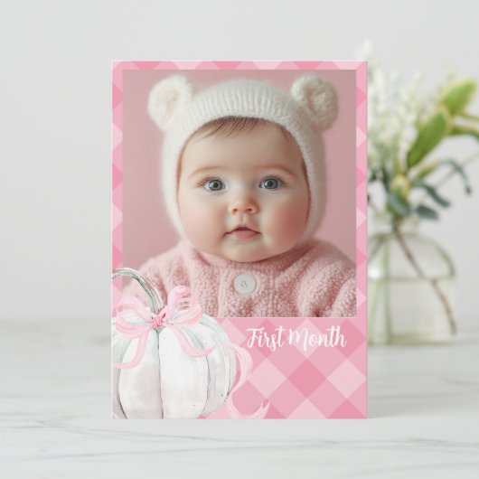 ピンク名門私立校風のカボチャ第1誕生日フォトバナー 招待状 (スタンド正面)