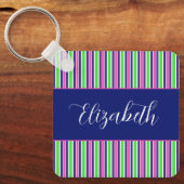 ピンク名門私立校風のグリーンネイビーブルーストライプズパーソナライズされた キーホルダー (正面)