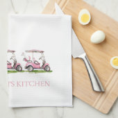 ピンク名門私立校風のゴルフカートパーソナライズされた キッチンタオル (四つ折り)