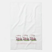 ピンク名門私立校風のゴルフカートパーソナライズされた キッチンタオル (縦)