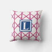 ピンク名門私立校風のトレリス竹パターンモノグラム クッション (裏面)