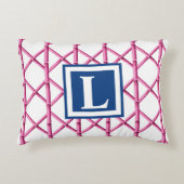 ピンク名門私立校風のネイビートレリス竹パターンモノグラム アクセントクッション (正面)