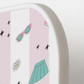 ピンク名門私立校風のモノグラムプリント ピックルボールラケット (左詳細)