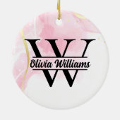 ピンク大理石モノグラム | ガーリーモダン金ゴールドグリッター セラミックオーナメント (裏面)