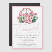 ピンク女性のカーボーイウエスタンサボスベビーシャワー マグネット招待状 (正面/裏面)