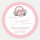 ピンク女性のカーボーイウエスタンサボスベビーシャワー ラウンドシール (正面)