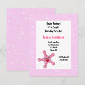 ピンク女性のカーボーイバッジ誕生日招待状 招待状 (正面/裏面)