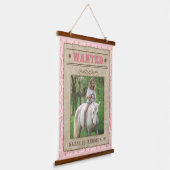 ピンク女性のカーボーイパーティー |指名手配ポスター 吊り下げ型タペストリー (傾斜あり)