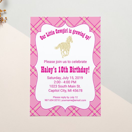 ピンク女性のカーボーイ馬の誕生日パーティーの招待 招待状