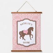 ピンク女性のカーボーイ |馬のシルエット |部屋記号 吊り下げ型タペストリー (正面)