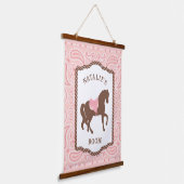 ピンク女性のカーボーイ |馬のシルエット |部屋記号 吊り下げ型タペストリー (傾斜あり)