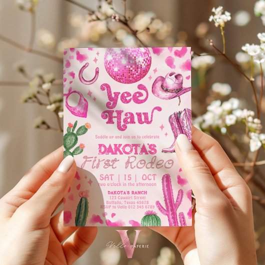 ピンク宇宙女性のカーボーイファーストロデオ誕生日招待状 招待状