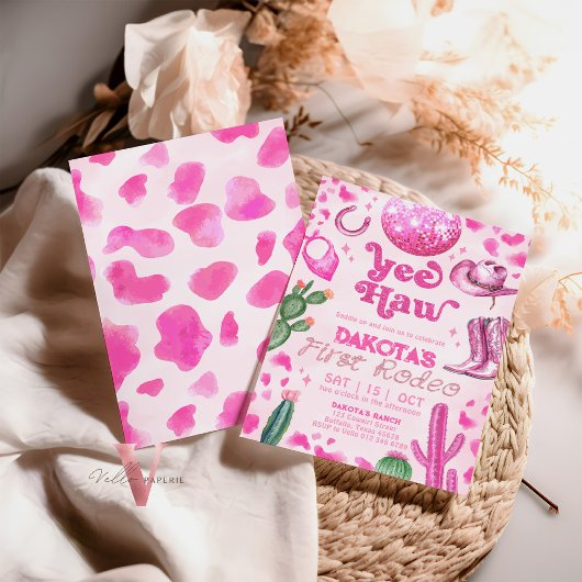 ピンク宇宙女性のカーボーイファーストロデオ誕生日招待状 招待状