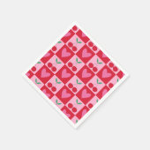 ピンク市松模様にのハートのパターンを持つさくらんぼ スタンダードカクテルナプキン (角)