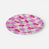 ピンク市松模様にの反ったチェッカーボード上のさくらんぼ ペーパープレート (アングル)