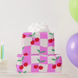 ピンク市松模様にの反ったチェッカーボード上のさくらんぼ ラッピングペーパー
