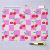 ピンク市松模様にの反ったチェッカーボード上のさくらんぼ 薄葉紙 (クラフト)