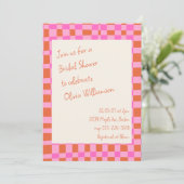 ピンク市松模様にオレンジスクリプトおもしろいブライダルシャワー 招待状 (スタンド正面)