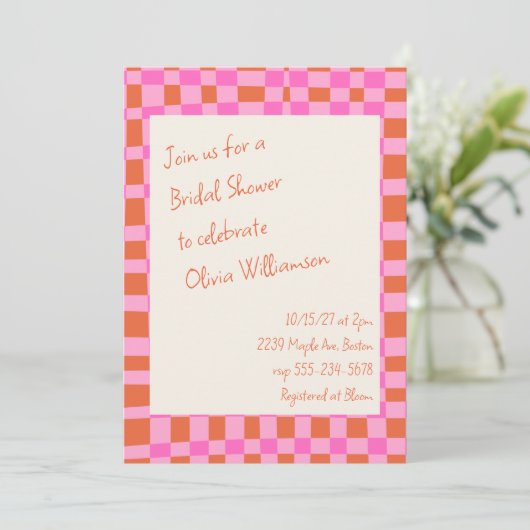 ピンク市松模様にオレンジスクリプトおもしろいブライダルシャワー 招待状 (スタンド正面)