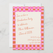 ピンク市松模様にオレンジスクリプトおもしろい卒業パーティー 招待状 (正面)
