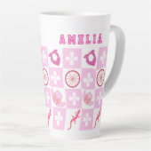 ピンク市松模様に女性のカーボーイ カフェラテマグ (右アングル)