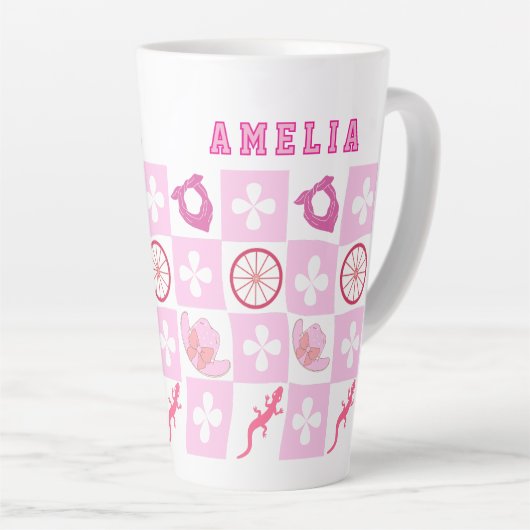 ピンク市松模様に女性のカーボーイ カフェラテマグ (右アングル)