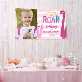 ピンク幼稚園の卒業写真恐竜の女の子かわいい 横断幕