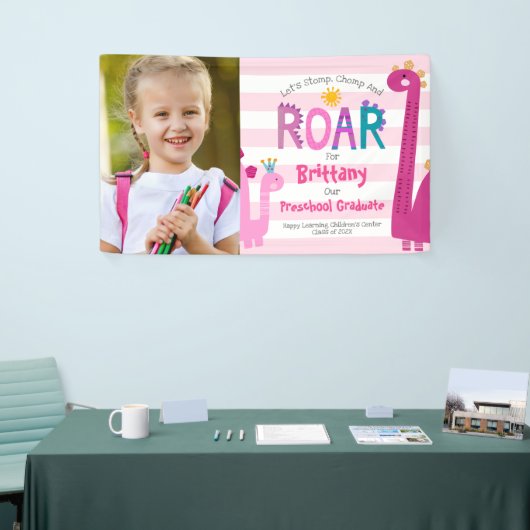 ピンク幼稚園の卒業写真恐竜の女の子かわいい 横断幕 (トレードショー)