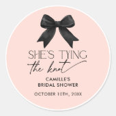 ピンク彼女は結び目の弓ブライダルシャワー ラウンドシール (正面)