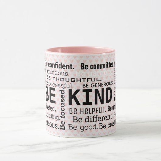 ピンク感動的色のハート上のワードクラウド マグカップ (中央)